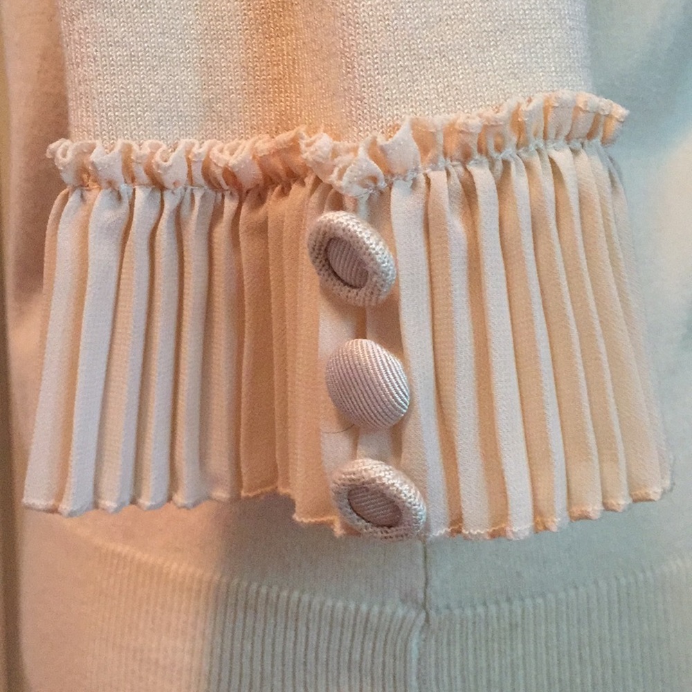 Cream covered button detailed gorgeous cardigan - Picture 3 of 8